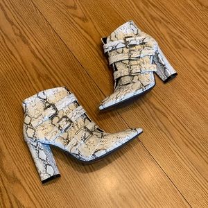 SHEIN boots.   WHITE/BLACK.  Size 40.    All man made materials.  NEW!